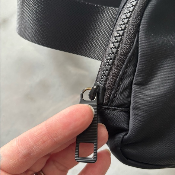 Lululemon Everywhere Belt Bag - Picture 5 of 5